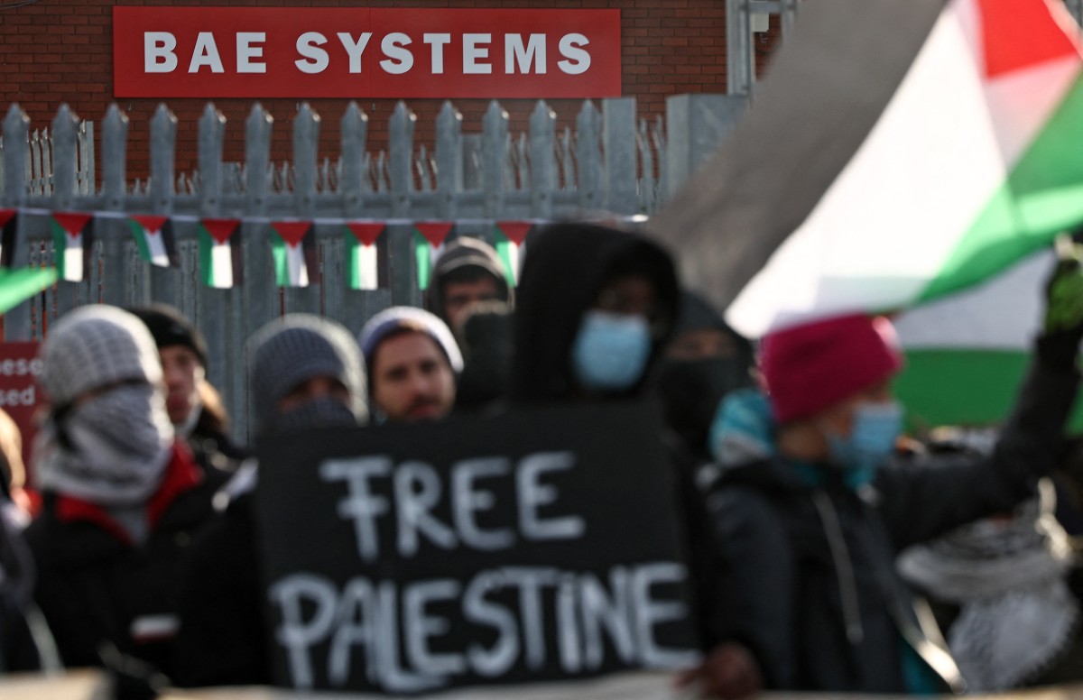 Hundreds of thousands stage Armistice Day pro-Palestinian rally in London