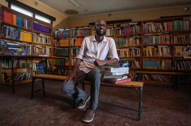 Featured image for Somali-born champion of refugee education wins top UN award