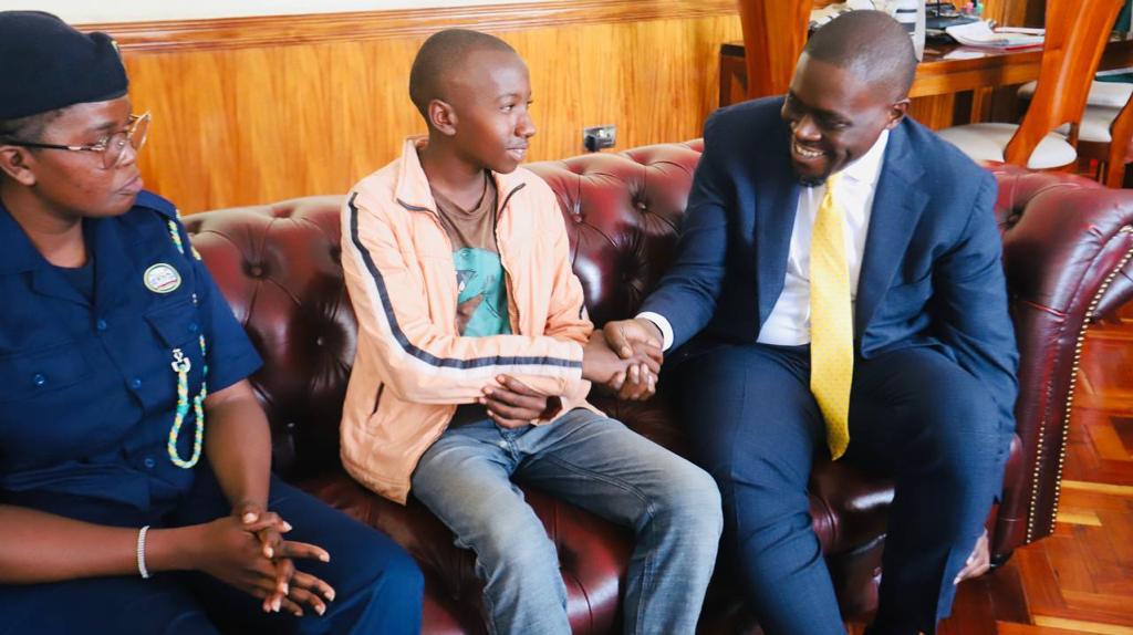 Governor Sakaja meets Burundian minor whose groundnuts were poured by Nairobi County officers