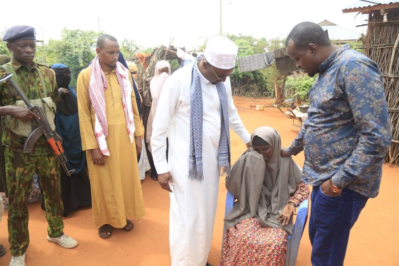 10-year-old girl drowns as death toll from floods rises to 15 in Mandera County - Mandera Deputy Governor Ali Maalim, accompanied by Mandera Town MCA Feisal Abdinoor console the family of the 10-year-old girl who drowned.