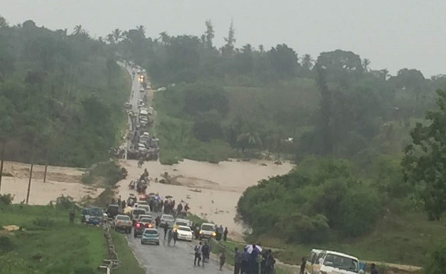Severe flooding cuts off Mbogolo Bridge along Mombasa-Malindi road