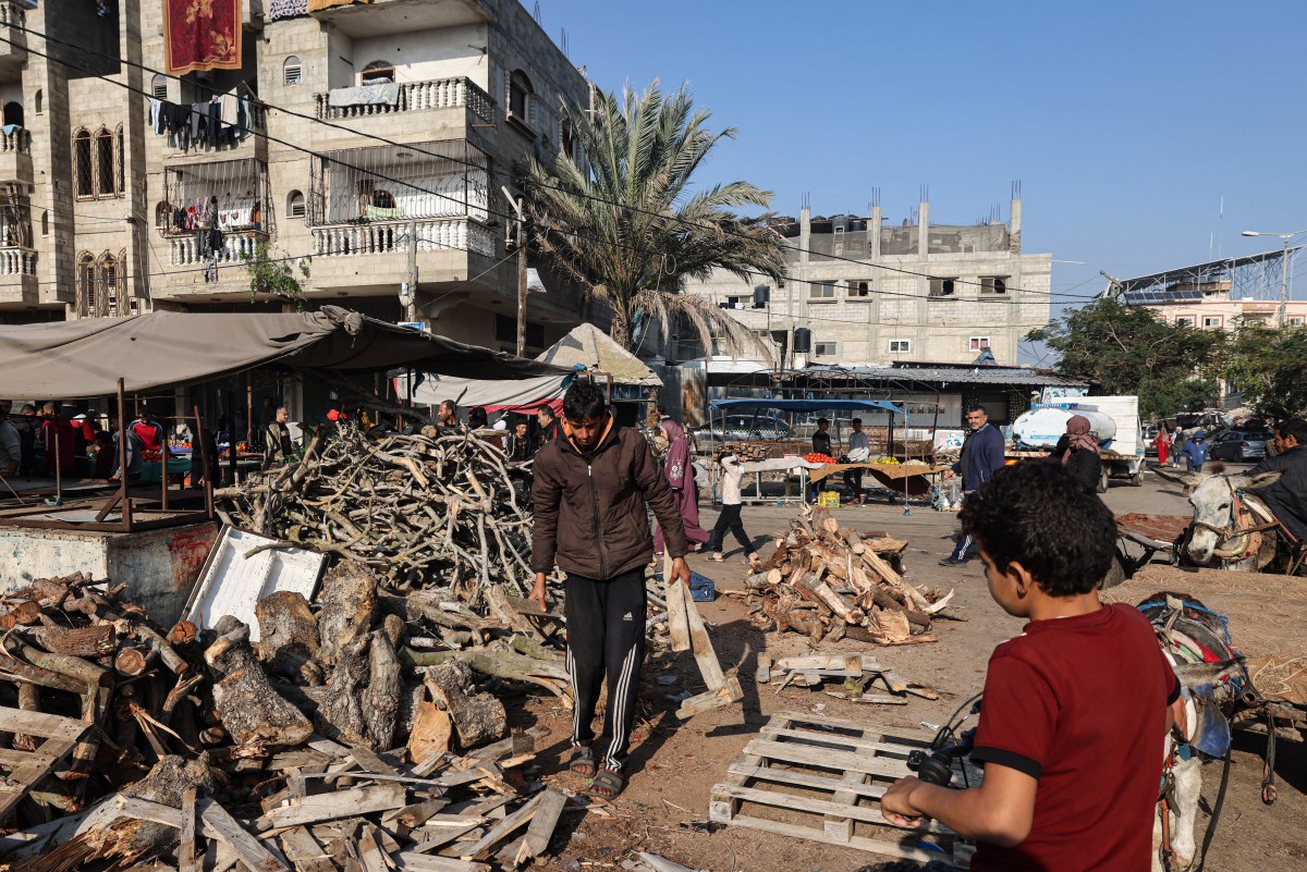 Hopes rise for Israel-Hamas truce deal as Gaza death toll hits 20,000