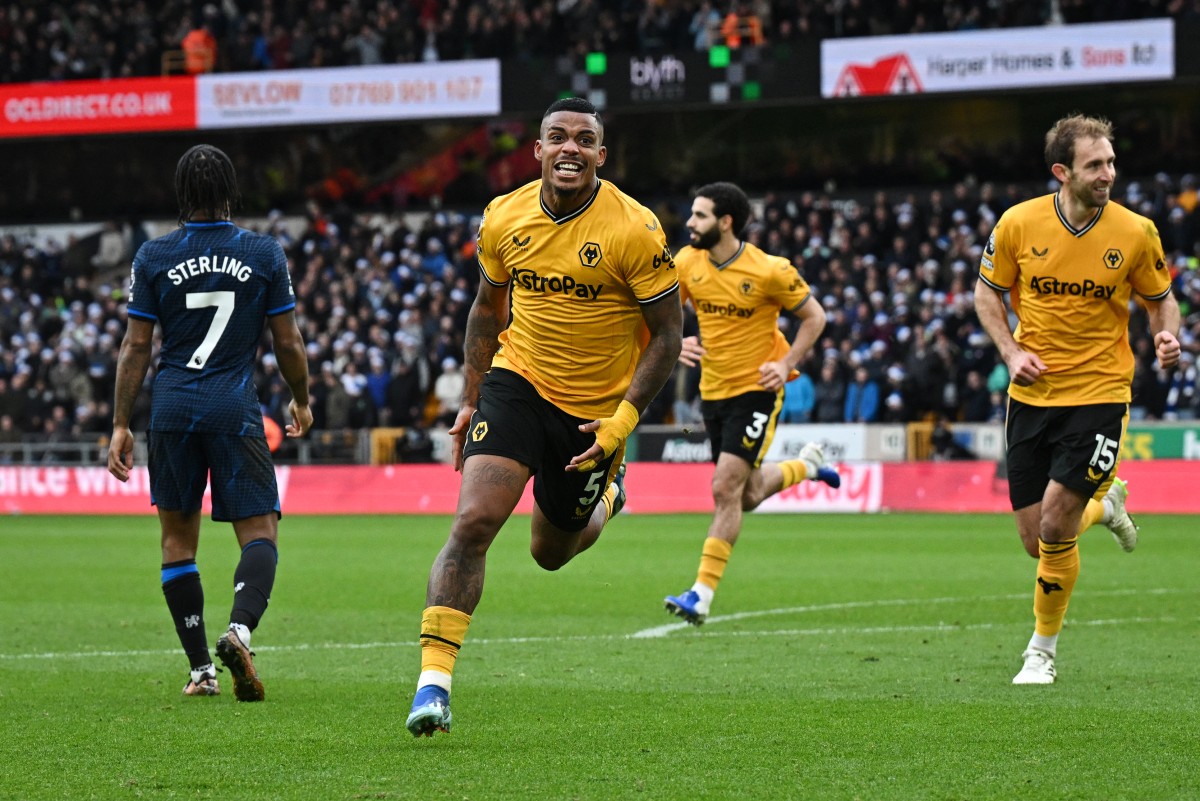 Wolves inflict Christmas misery on Chelsea