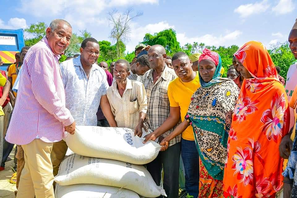 Lamu Governor Issa Timamy leads food distribution drive to flood-stricken families 