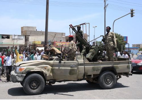 Truce crumbles in Sudanese army's last Darfur holdout - Sudan army officers patrolling the streets.