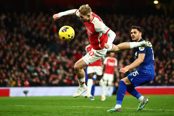 Arsenal fail in Premier League summit bid as Spurs lose thriller