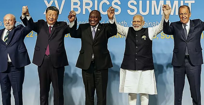 BRICS admits Egypt, UAE, Saudi Arabia and Ethiopia to the new global bloc - Leaders of Brics coutries in a group photo during their previous meeting  in South Africa.