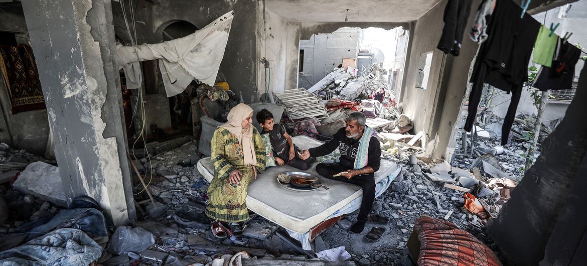 Featured image for UN envoy backs demand for immediate Gaza ceasefire amid ‘cataclysmic suffering’
