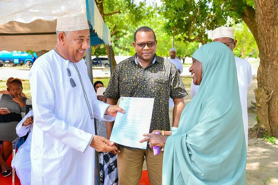 Boost for Lamu traders as Governor Issa launches Mokowe open air market - Lamu Governor Issa Timamy during the award letter issuance at Mokowe Open Air Market on January 14, 2024. (Photo: Lamu County Government)