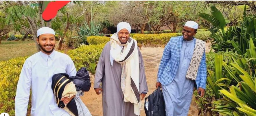 Abdulhamid, son of renowned Sheikh Abdirashid, passes away in Doha - Abdulhamid ibn Abdirashid, (extreme left) with his father Sheikh Abdirashid Ali Sufi when they visited Kenya.