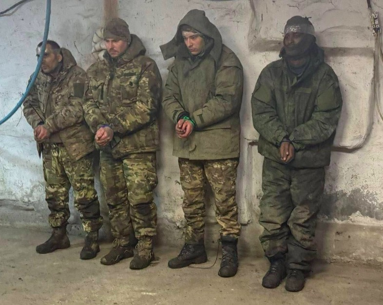 Ukraine army holds Somalia national captured alongside Russians