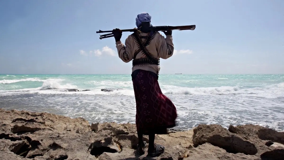 Suspected pirates hijack trawler with 6 crew members off Somalia