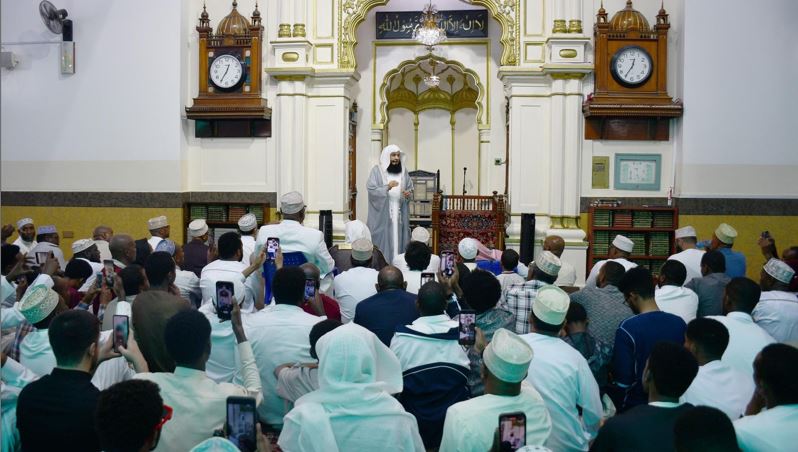 Islamic scholar Mufti Menk leads Friday prayers at Jamia Mosque