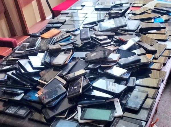 Featured image for Up to 40 per cent of phones in Kenya are fake - CA report