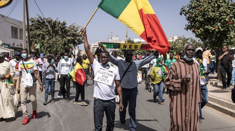 Featured image for Senegal candidates decry delay in setting new poll date