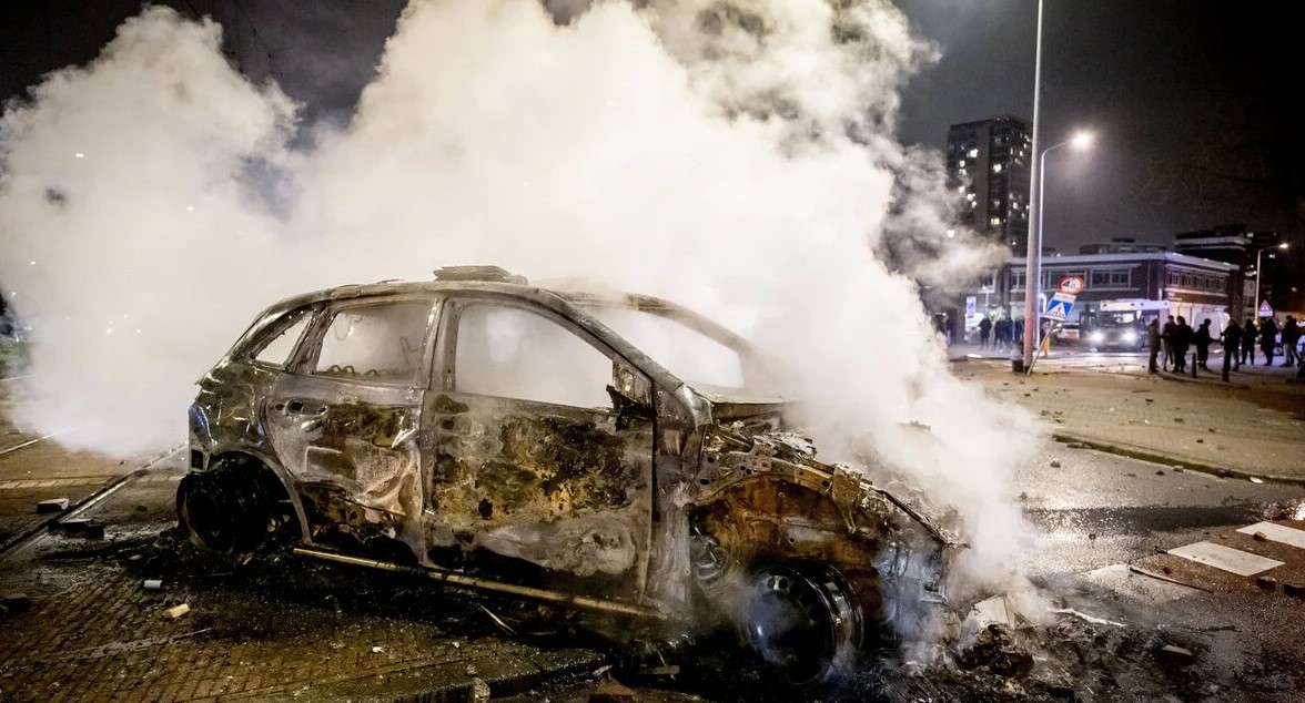 Six police hurt in riots between Eritreans in The Hague