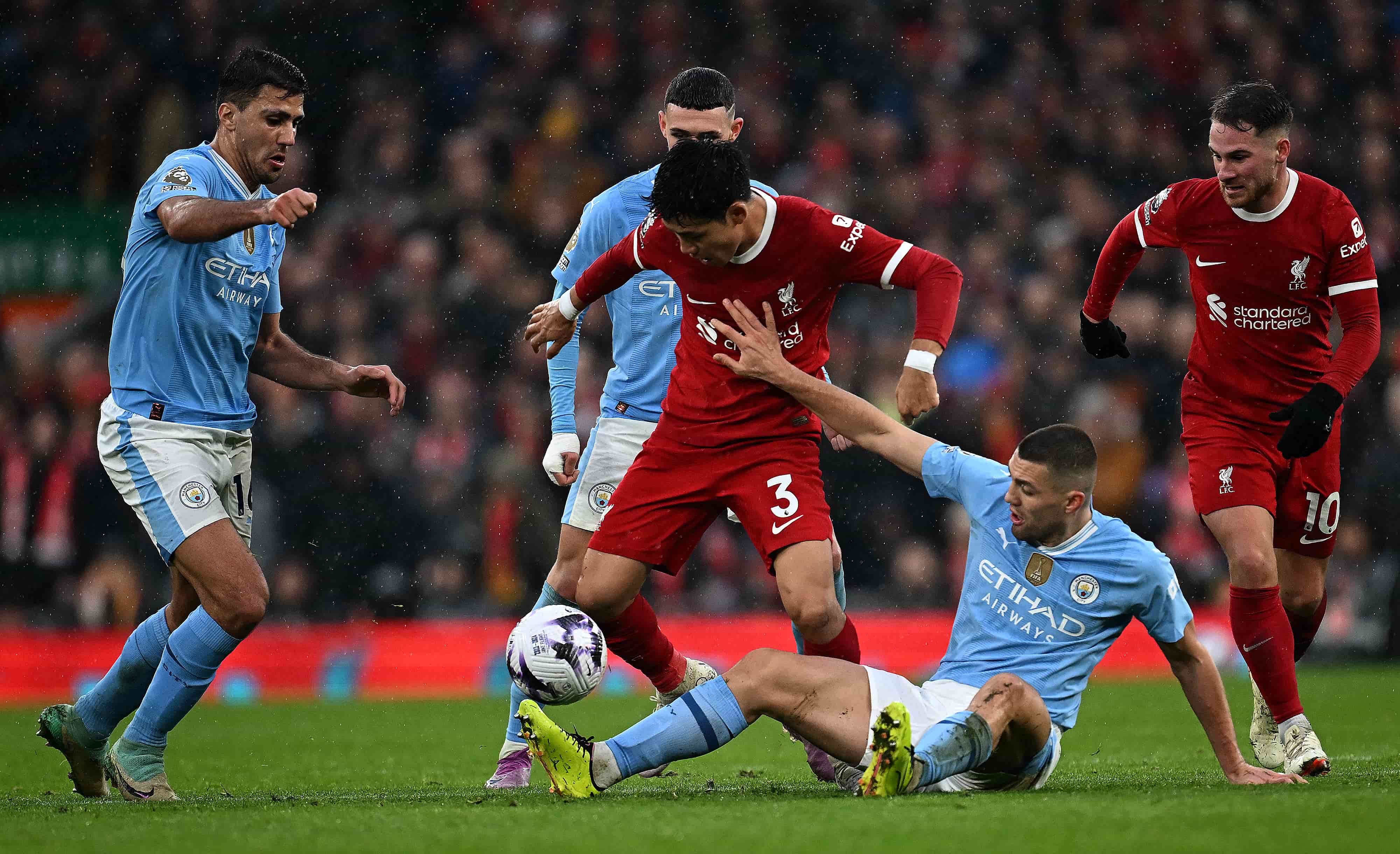 Liverpool, Man City draw to leave Arsenal top of Premier League