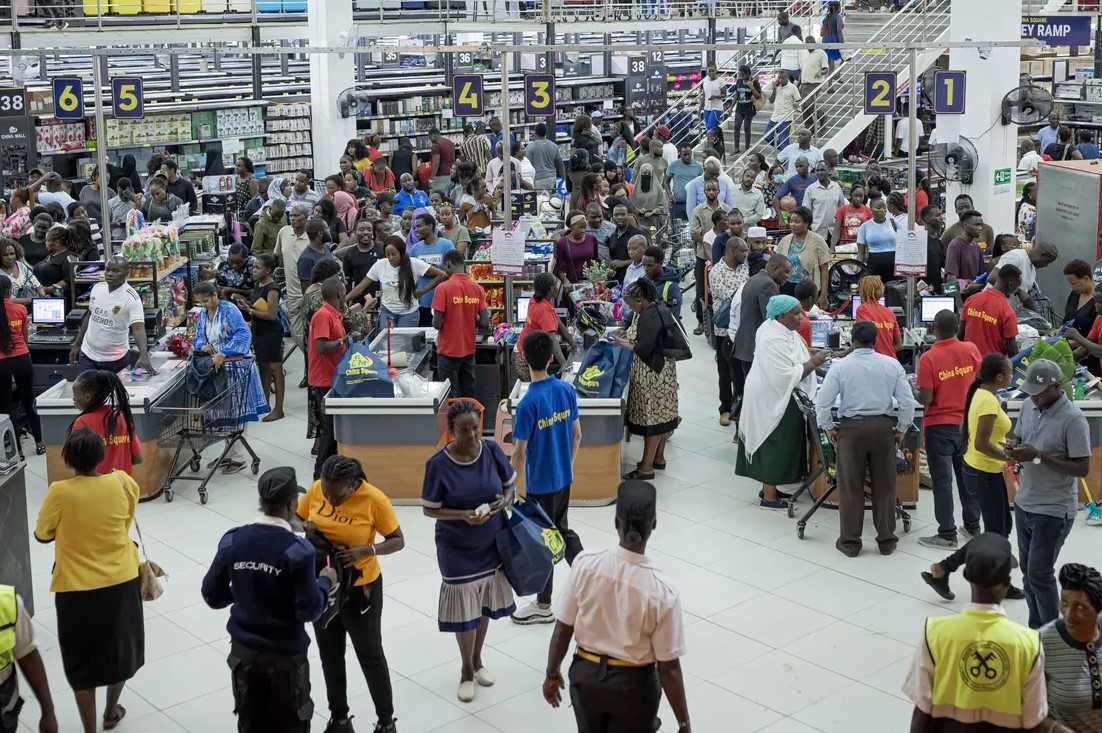 MPs now want foreigners to get permits before investing in Kenya - Shoppers at the China Square, Nairobi. (Photo:  Patrick Meinhardt)
