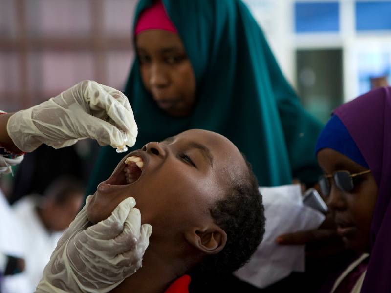 Cholera epidemic claims 3,747 lives in Africa in 2024, with Sudan leading fatalities - Africa CDC - A health worker vaccinates a child against cholera in Mogadishu, Somalia. (Photo: Karel Prinsloo/Gavi-Arete)