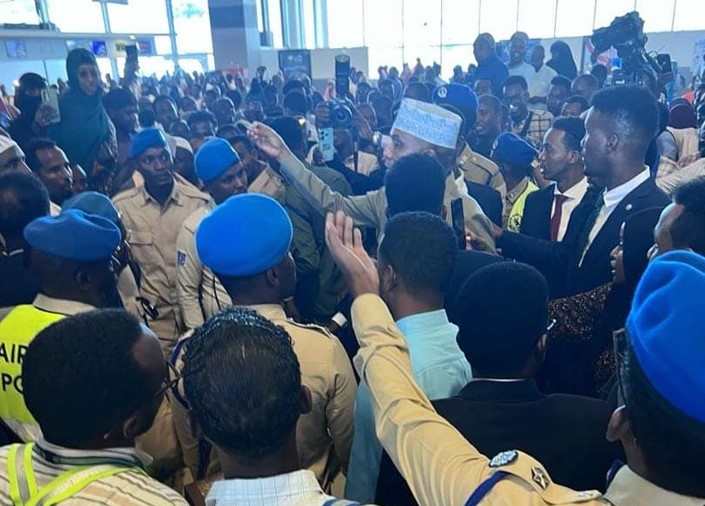Featured image for Hundreds stranded at Mogadishu airport as local flights are cancelled