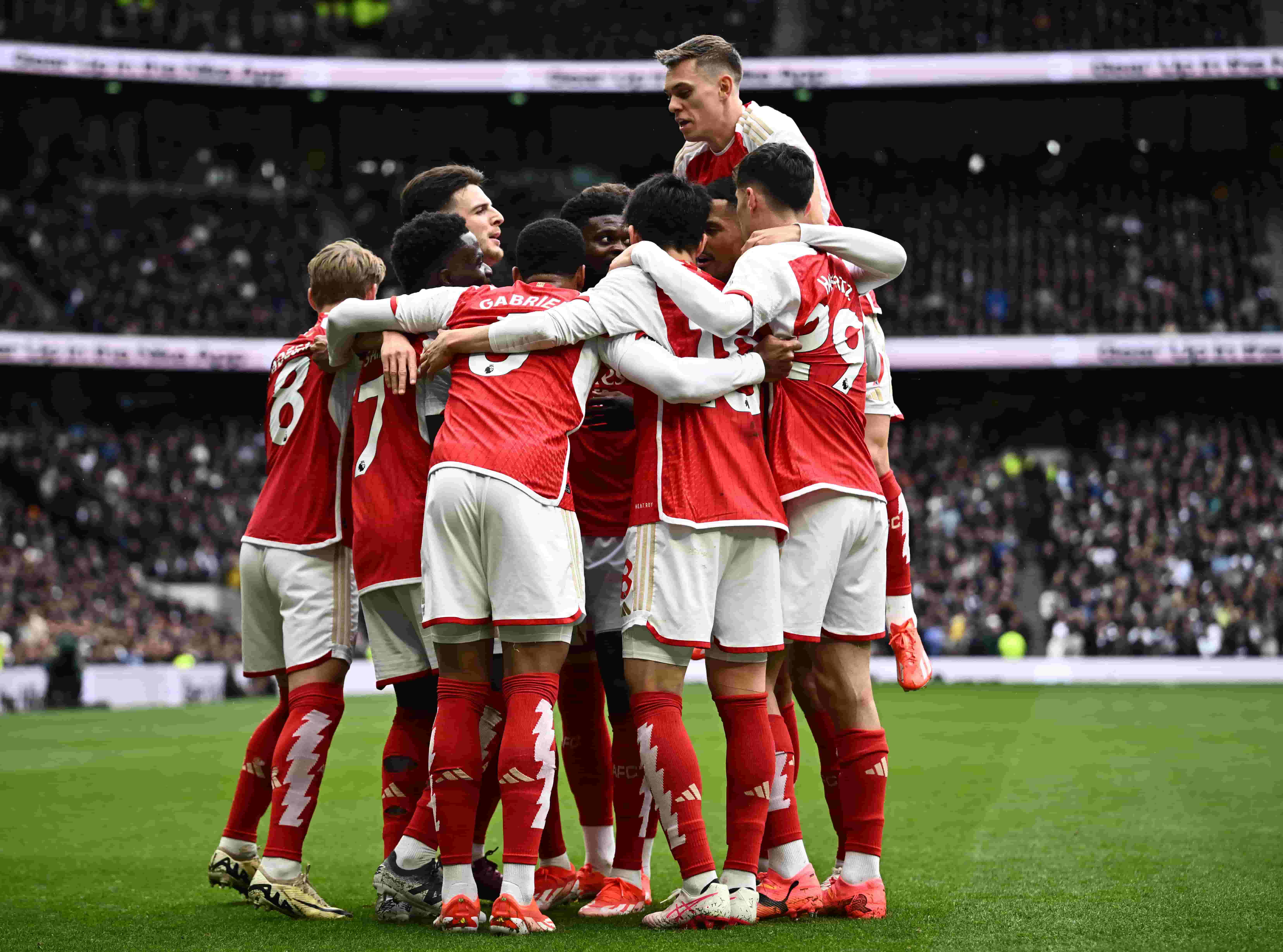 Arsenal stretch lead at top with win over Spurs