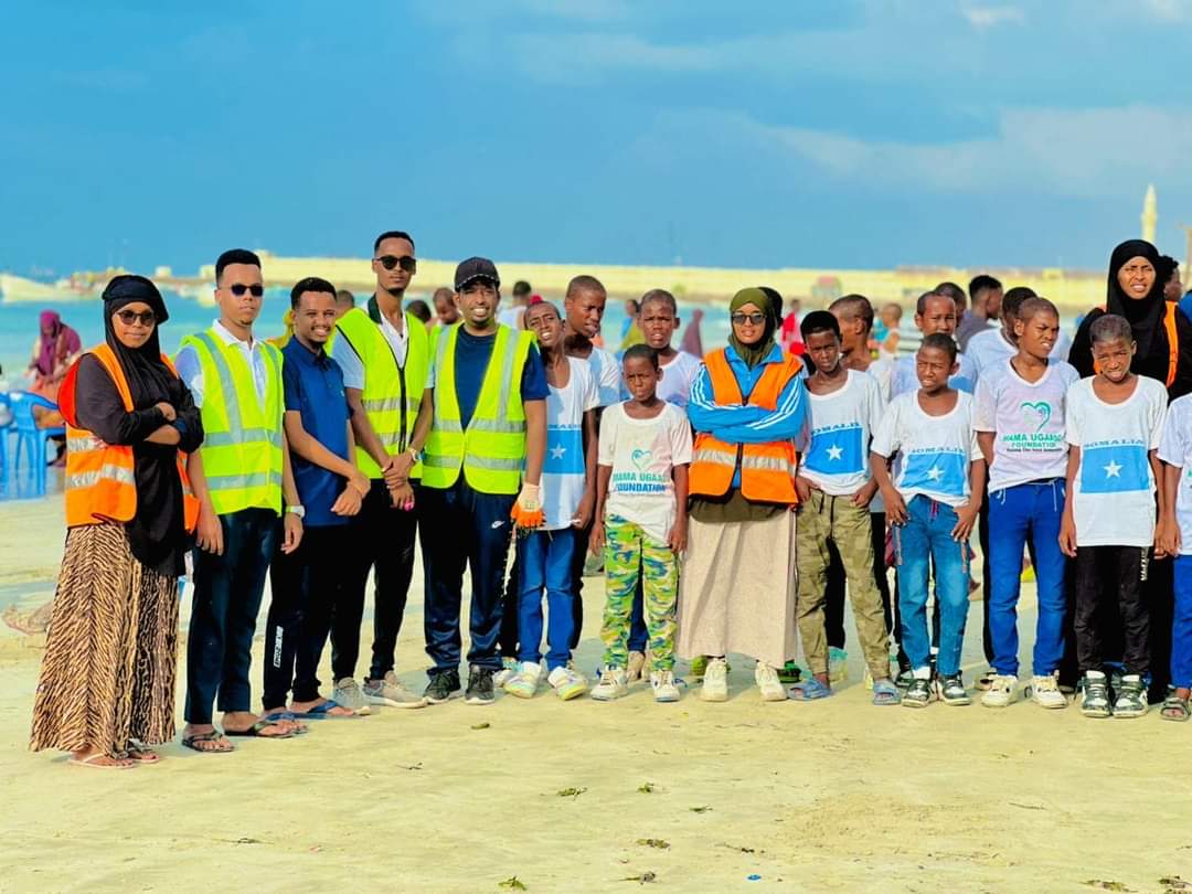 Featured image for Somalia's beach clean-up group wins global Arab Volunteer Award