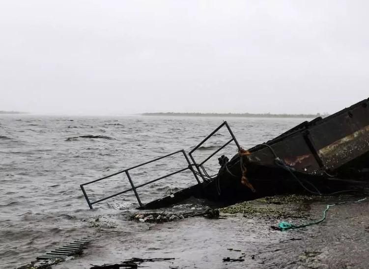 More than 90 killed as boat sinks off Mozambique coast