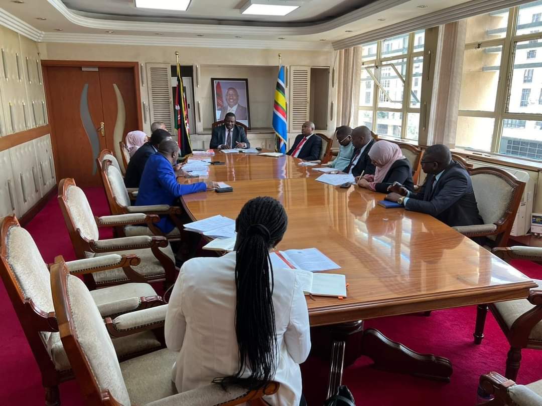 Governors' committee flags concern on fisheries laws, cites exclusion - Members of the Council of Governors' Blue Economy Committee, led by Lamu Governor Issa Timamy, during a meeting with Mining and Blue Economy Cabinet Secretary Salim Mvurya and ministry officials. (Photo: Lamu Press)
