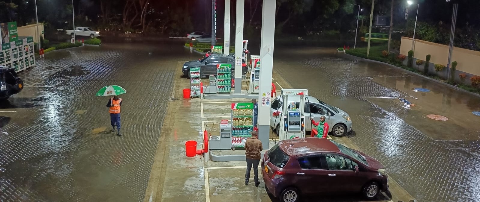 Petrol station attendants at work at Rubis in Lavington, Nairobi. (Photo: John Mbati)
