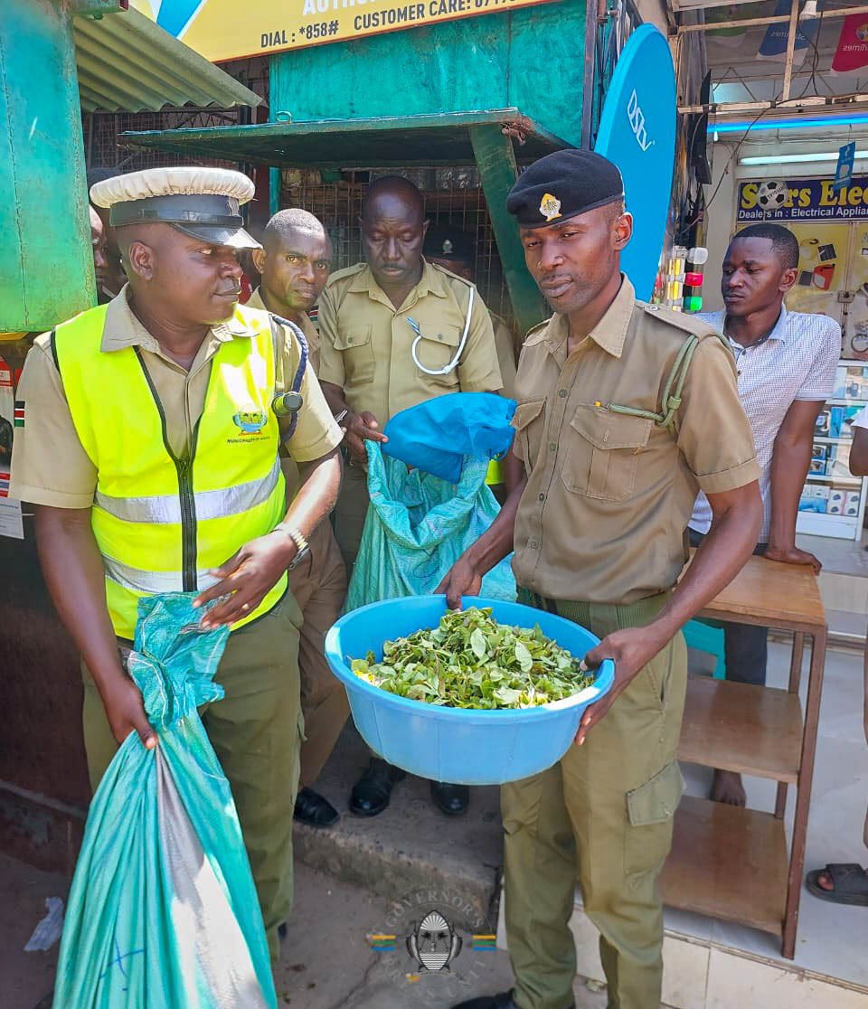 Kilifi inspectorate officers seize boxes of Muguka following the directive from Governor Gideon Mung’aro banning the product in the county. President Ruto, however, nullified the order on May 27, 2024. (Photo: Kilifi County)