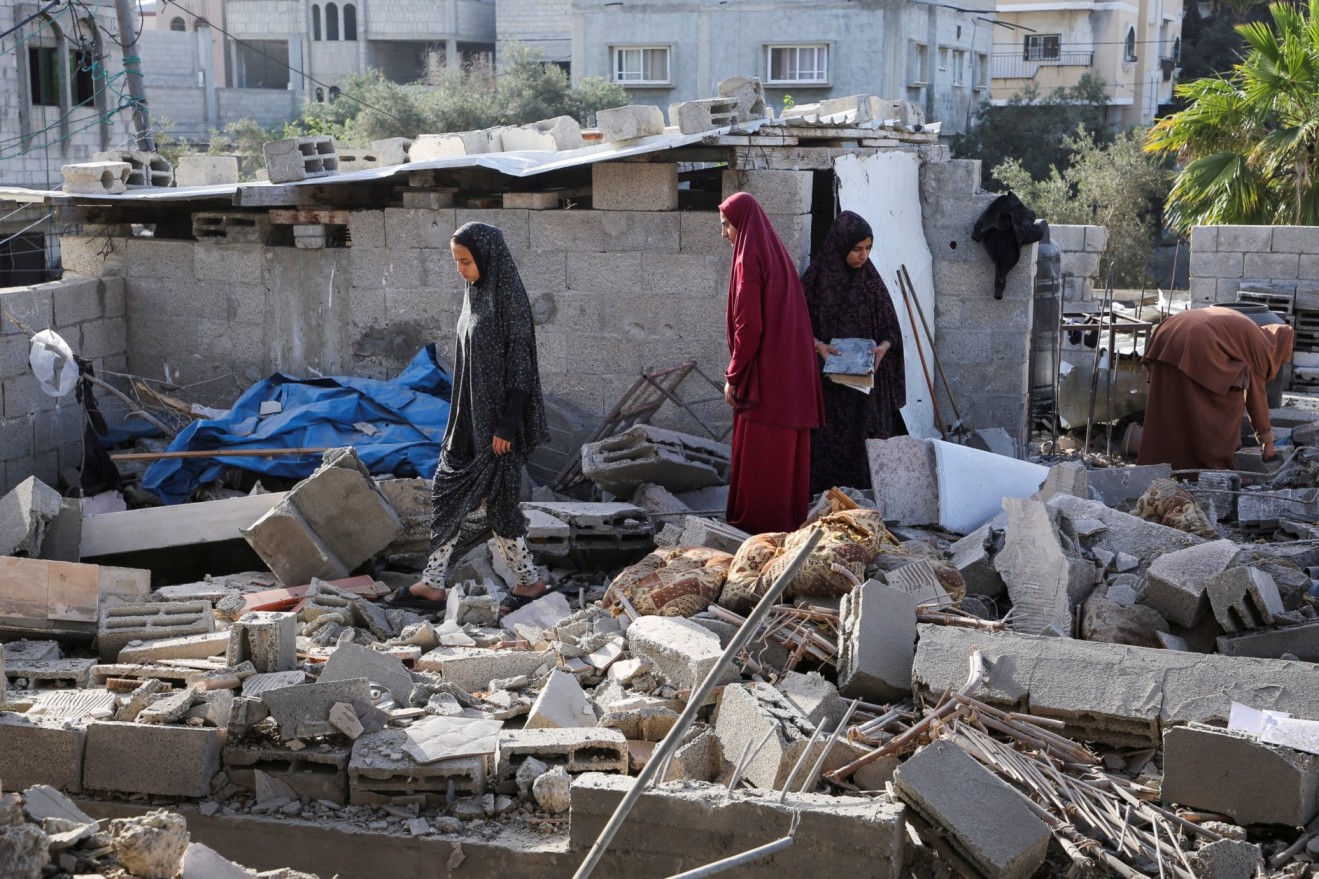 Women inspect as a house damaged in an Israeli strike lies in ruin, amid the ongoing conflict between Israel and the Palestinian Islamist group Hamas, in Rafah, in the southern Gaza Strip, May 3, 2024. (Photo: Reuters/Hatem Khaled)