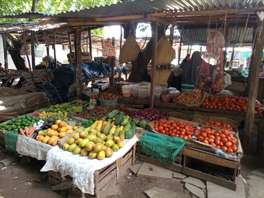 Consumers welcome reduced food prices as farmers record good harvests - Traders displaying their goods at the  Diani Market in Mvindeni, Kwale County. (File)