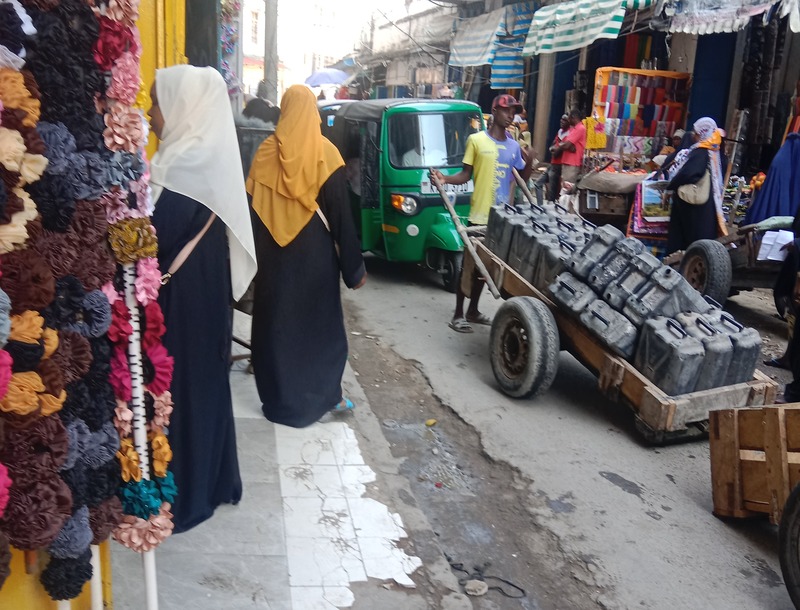 Economic woes cast shadow over Eid-ul-Adha shopping at Marikiti - Some Muslim women shop at Marikiti Market. (Photo: Mishi Gongo)