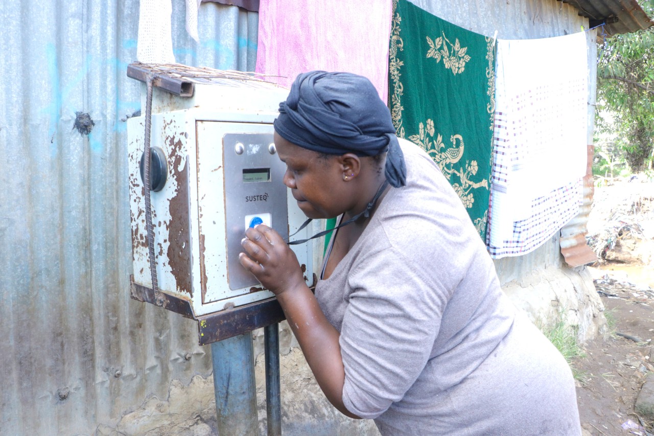 How water token system brought relief to Kamukunji’s Kitui village - Mildred Aloo, a resident of Kitui village in Nairobi's Kamukunji Sub-County, operates a token machine on May 22. (Photo: Justine Ondieki