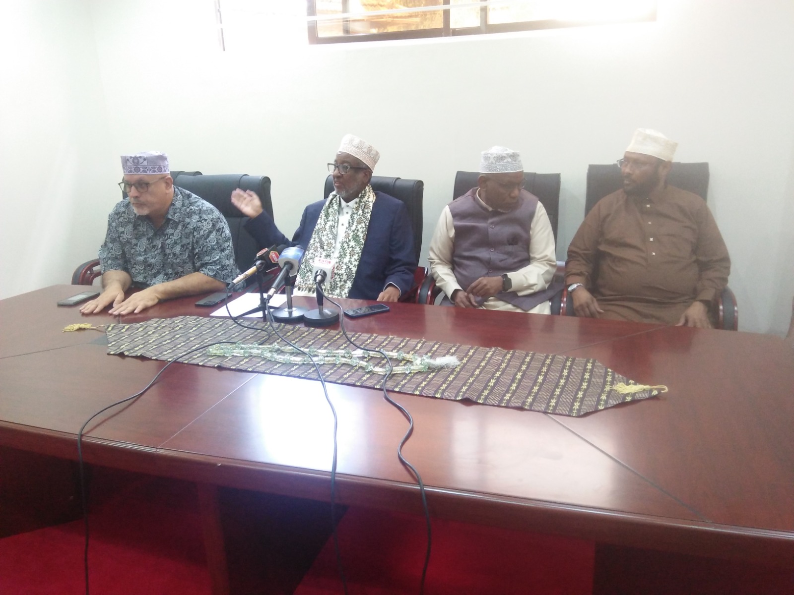 The National Muslim Leaders Forum (NAMLEF) officials led by Chairman Abdillahi Abdi (centre) address journalists in Nairobi on Friday, June 28, 2024. 