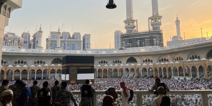 Soaring temperatures scorch pilgrims on Hajj pilgrimage in Saudi Arabia