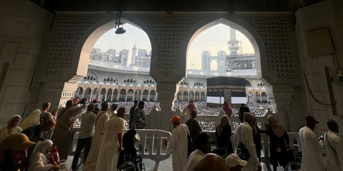 Egypt cracks down on tourism companies after Hajj deaths