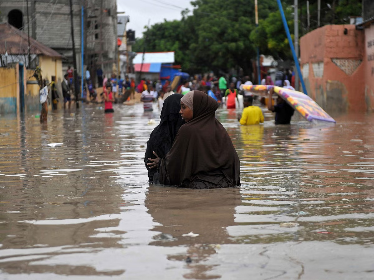 Heavy rainfall claims lives and causes widespread damage in Mogadishu