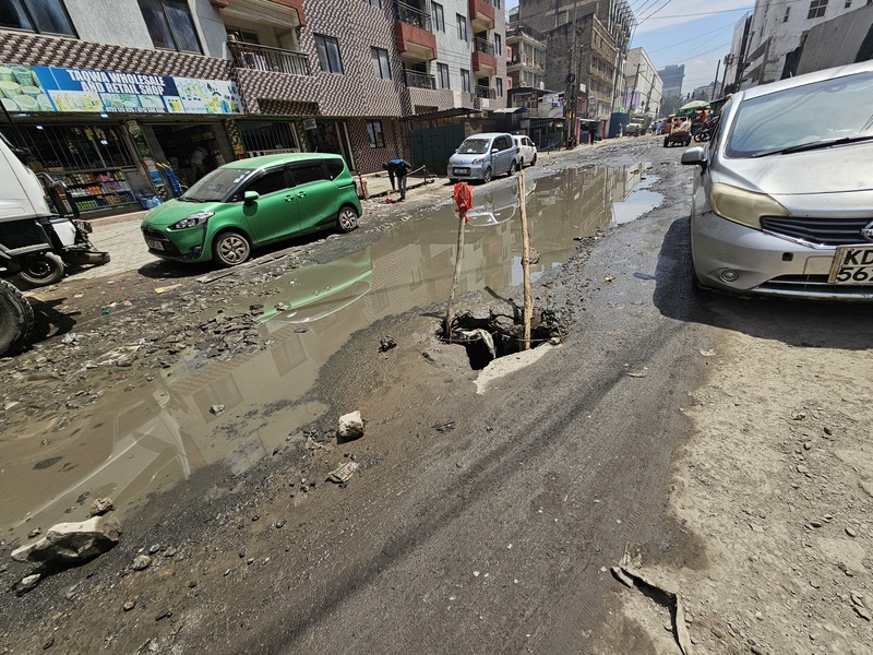 Keroe Street manhole worsens already poor road conditions- Eastleigh residents