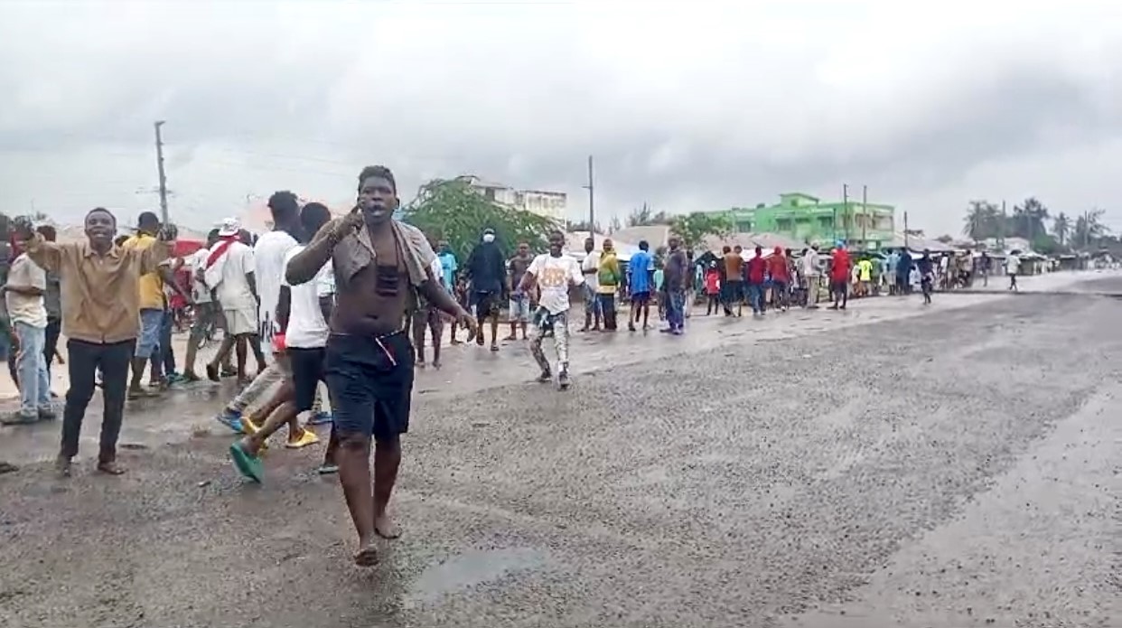 Residents of Gongoni in Kilifi County, on Thursday, July 25, 2024, protested against rising insecurity cases in their area. (Photo: Farhiya Hussein)