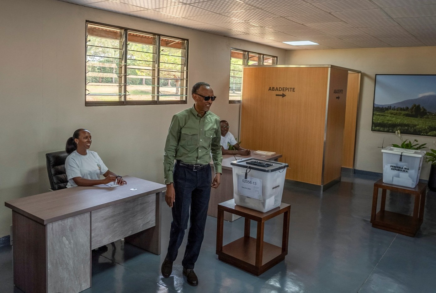 Rwanda's incumbent President and presidential candidate for the Rwandan Patriotic Front (RPF) Paul Kagame walks after casting his ballot during the Presidential election at the SOS Kinyinya polling centre in Kigali, Rwanda July 15, 2024. REUTERS/Jean Bizimana