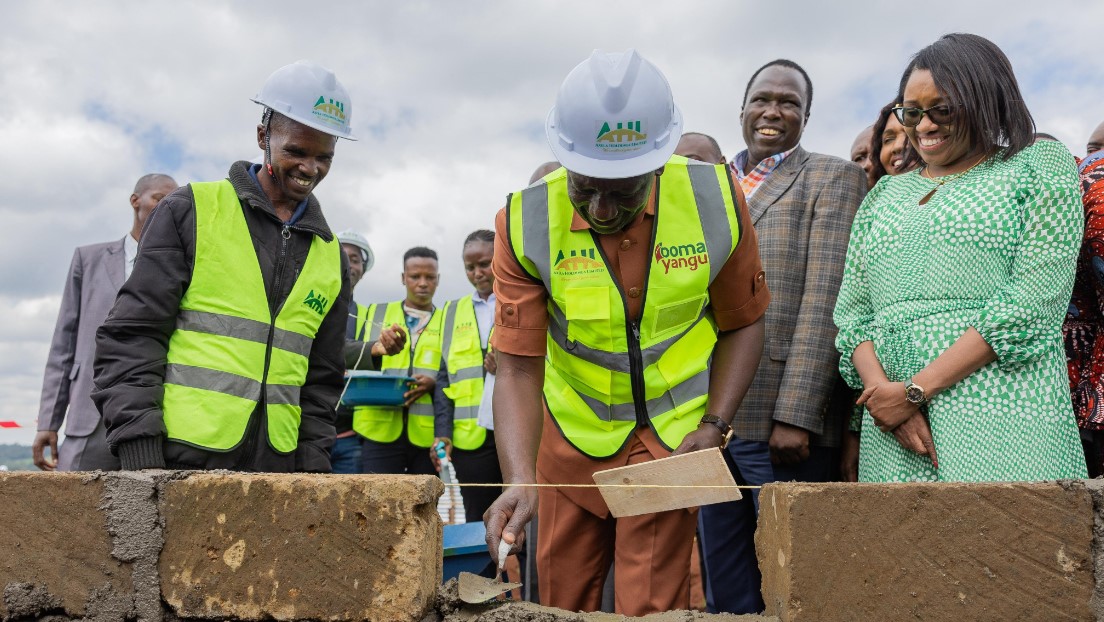 President William Ruto lays the foundation stone for the construction of Keringet fresh produce market in Kuresoi South Constituency, Nakuru County on Monday, July 15, 2024. (Photo: PCS)