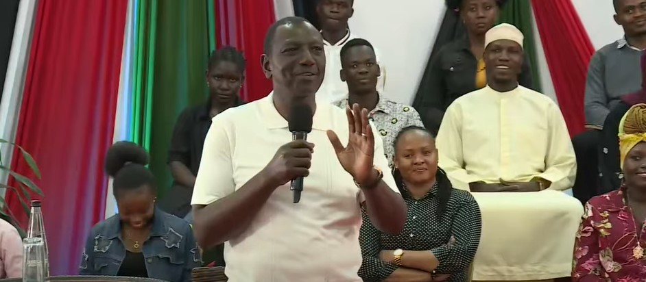 Ruto vows to erase tourism bottlenecks following dialogue with hoteliers - President William Ruto engages Mombasa residents at a twon hall meeting on Sunday, July 28, 2024. (Photo: Handout)