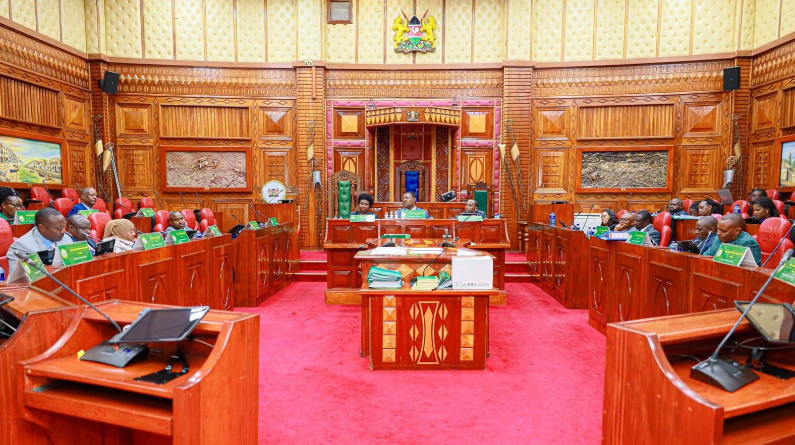 Parliament rejects budget cuts for the First and Second Lady offices