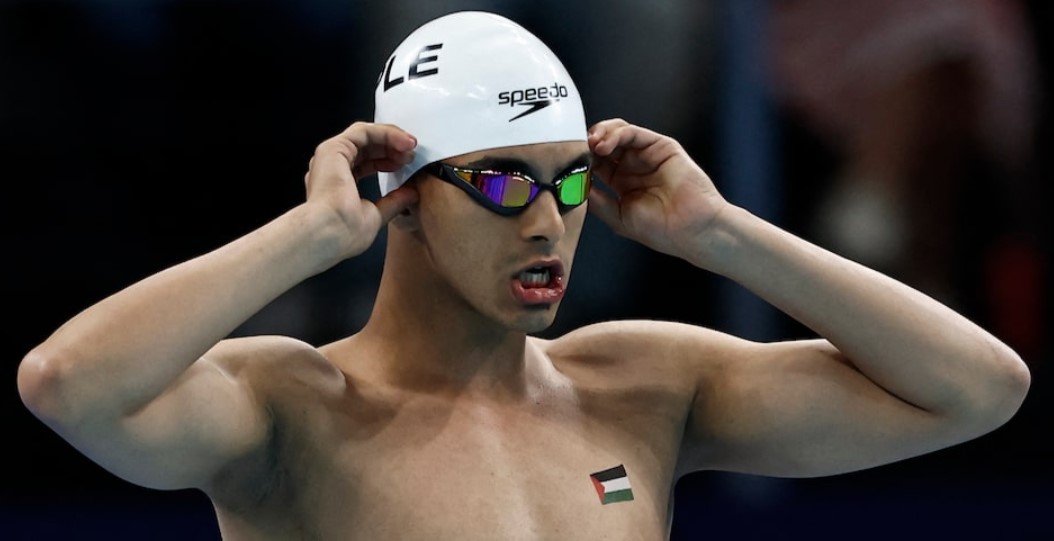 Palestinian swimmer Yazan Al Bawwab flies Palestine flag in Paris pool