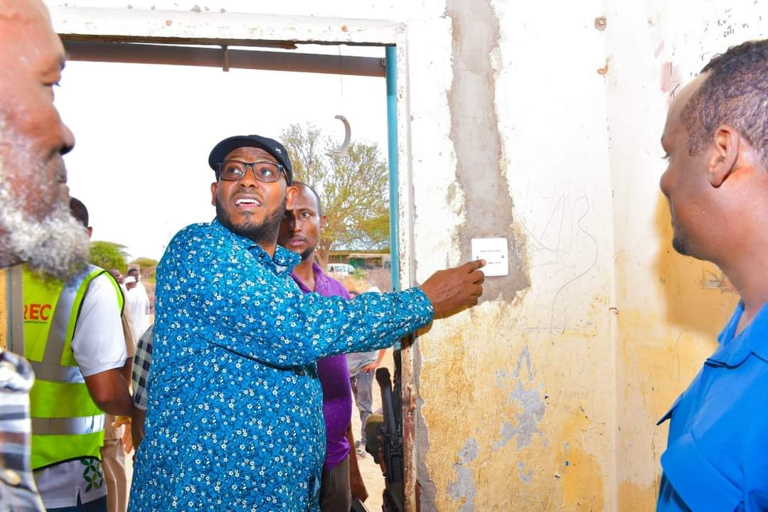 Wajir Governor Ahmed Abdullahi turns on a socket during the commissioning of a rural electrification project in Habaswein on Monday, July 1, 2024. (Photo: Mohamed Anko) 