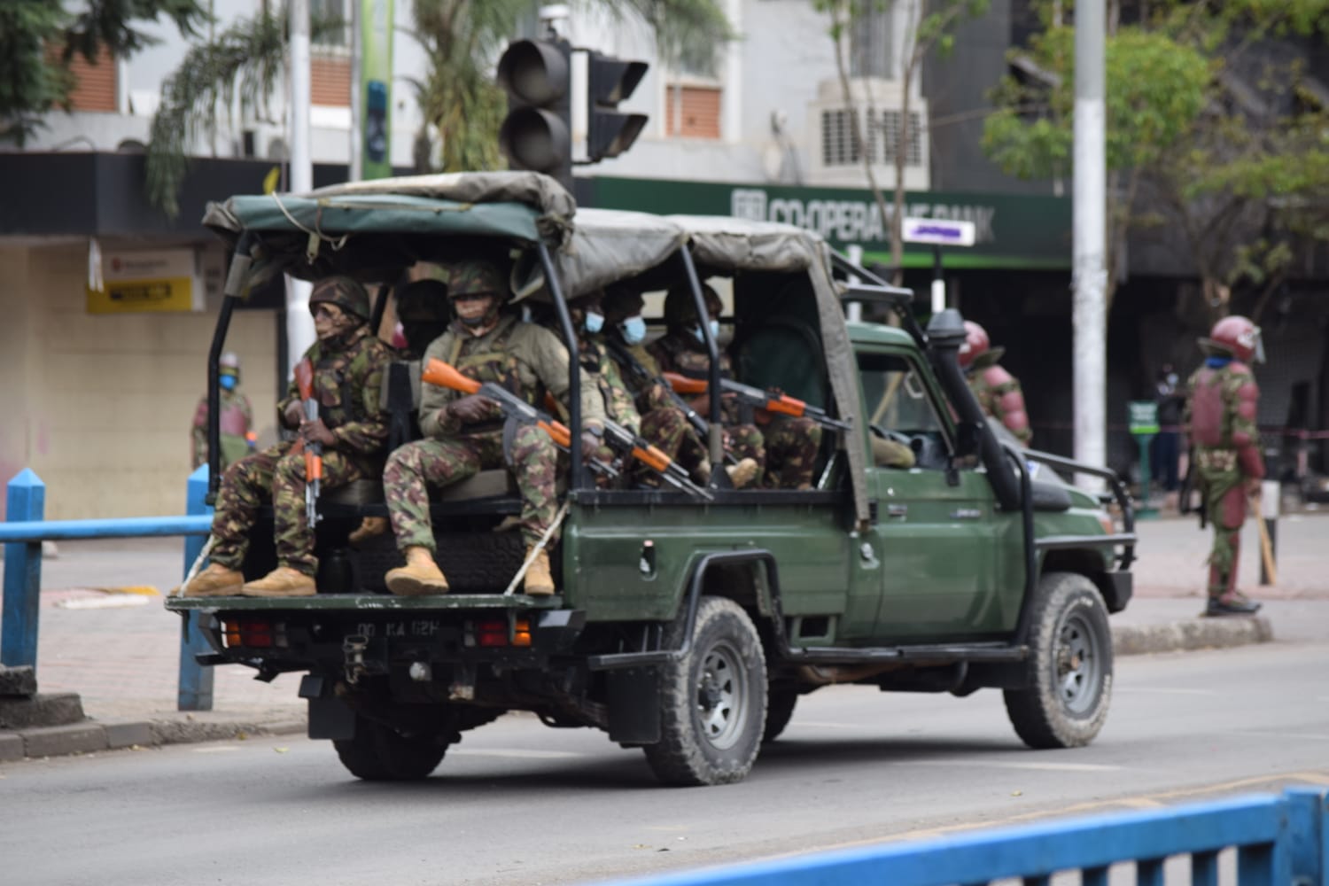 Kenya Defence Forces (KDF) officers patrolling Moi Avenue in Nairobi ahead of the planned demos on June 27, 2024.