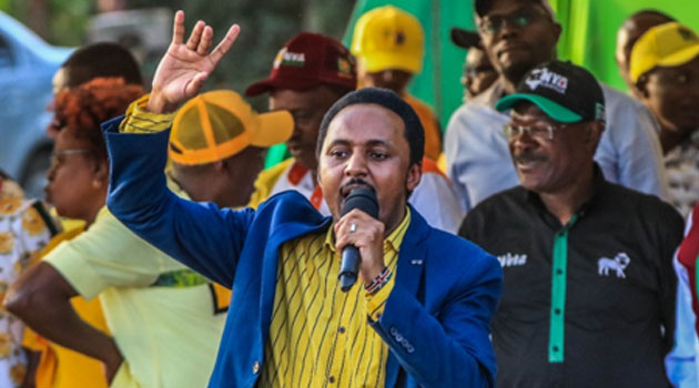 Kiambu Senator Karungo wa Thang’wa addresses a crowd at a past campaign rally. (Photo: Handout)