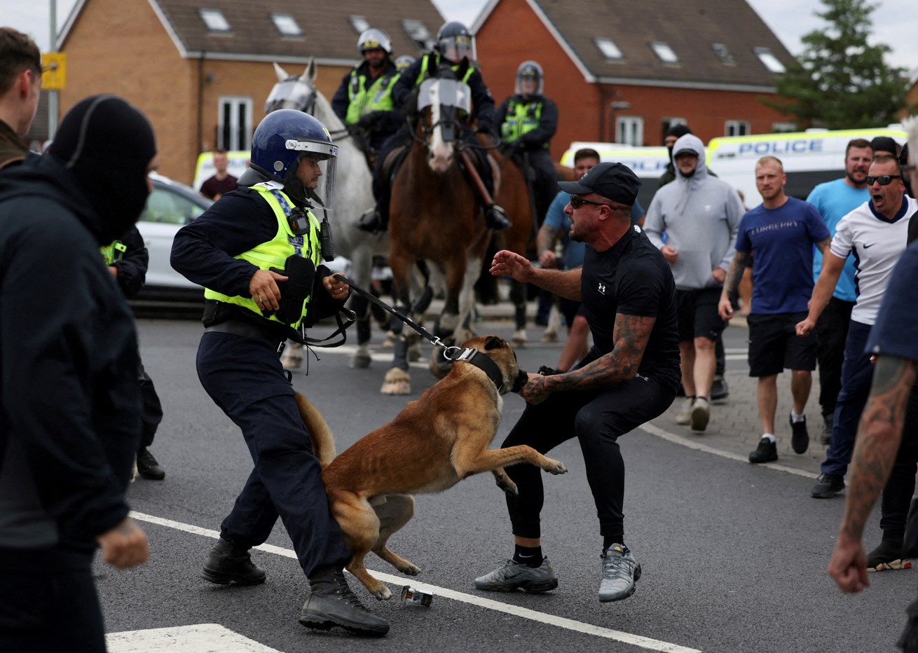 Keir Starmer condemns 'far right thuggery' as unrest flares across Britain