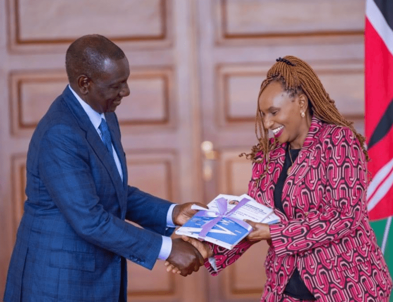 Outgoing justice commissioners present exit report to President Ruto - Commissioners of Administrative Justice Chairperson Florence Kajuju presented their exit report to President William Ruto. Photo: Ombudsman)